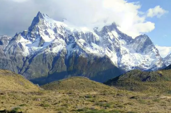 gunung di Papua ini ternyata puncaknya dilapisi salju Google Earth