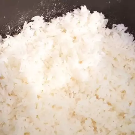 Trik agar nasi tidak mudah basi dan tetap pulen sampai tiga hari di dalam rice cooker