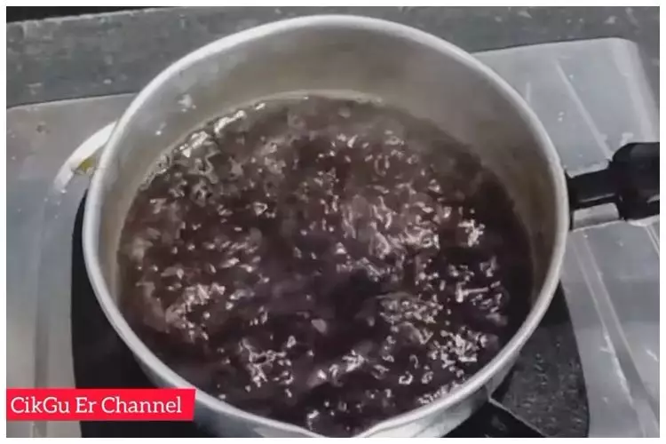 7 Cara membuat gula karamel cair untuk bolu sarang semut supaya tidak pahit dan warnanya cantik