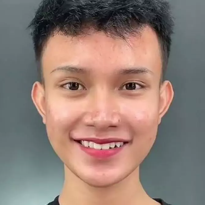 Potret pria rias wajah mirip Barbie, skill makeupnya bikin wanita jadi insecure