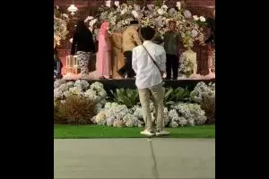 Dekorasi pernikahan ini dikira patung padahal manusia beneran, begini potret unik penampakannya