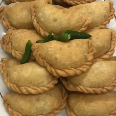 Trik menggoreng pastel agar tidak menyerap banyak minyak dan warnanya nggak belang-belang