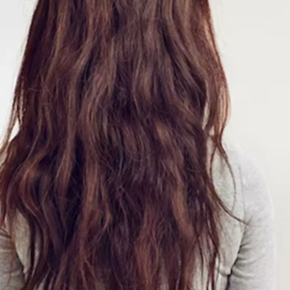 Jarang diketahui, begini 7 posisi tidur yang benar setelah smoothing rambut