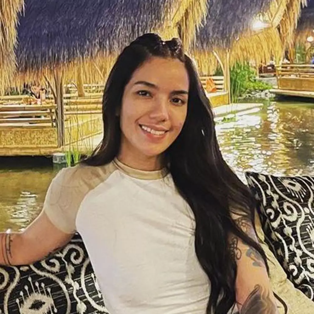 Tampak bersih dan glowing, intip 5 perawatan wajah ala Sheila Marcia