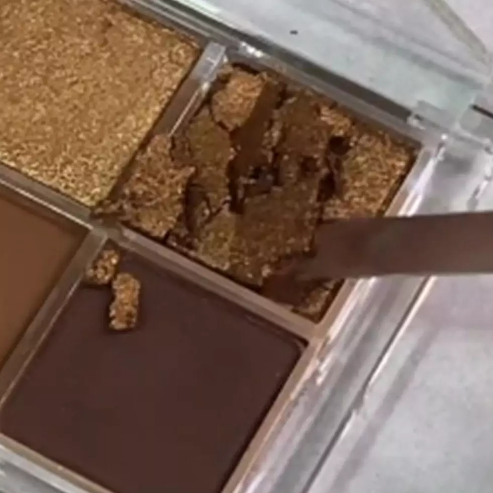 Jangan dibuang, begini 5 cara atasi makeup palette yang hancur