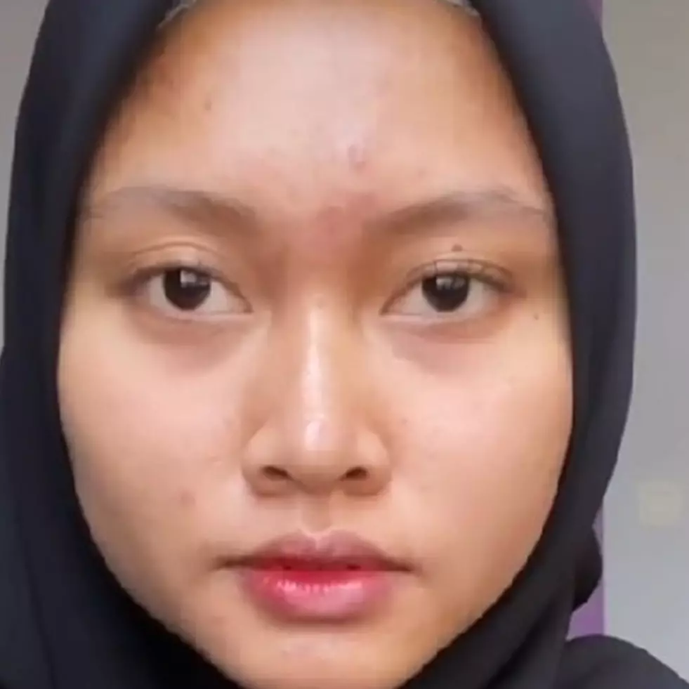 Wanita ini pamerkan makeup ibunya yang kerja jadi MUA kampung, hasilnya nggak kalah dari profesional