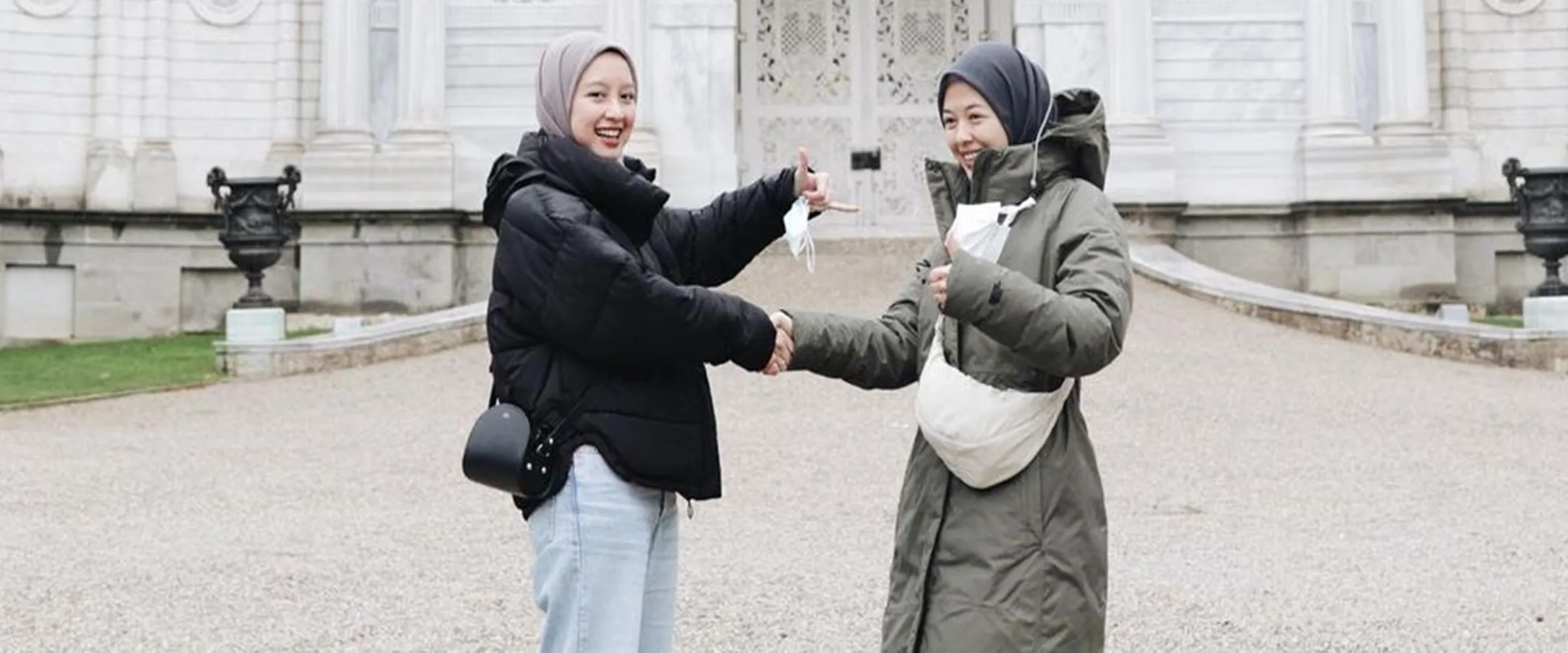 Beda pilihan dengan sang kakak, intip 11 penampilan Anastasia adik Gitasav yang baru jadi ibu
