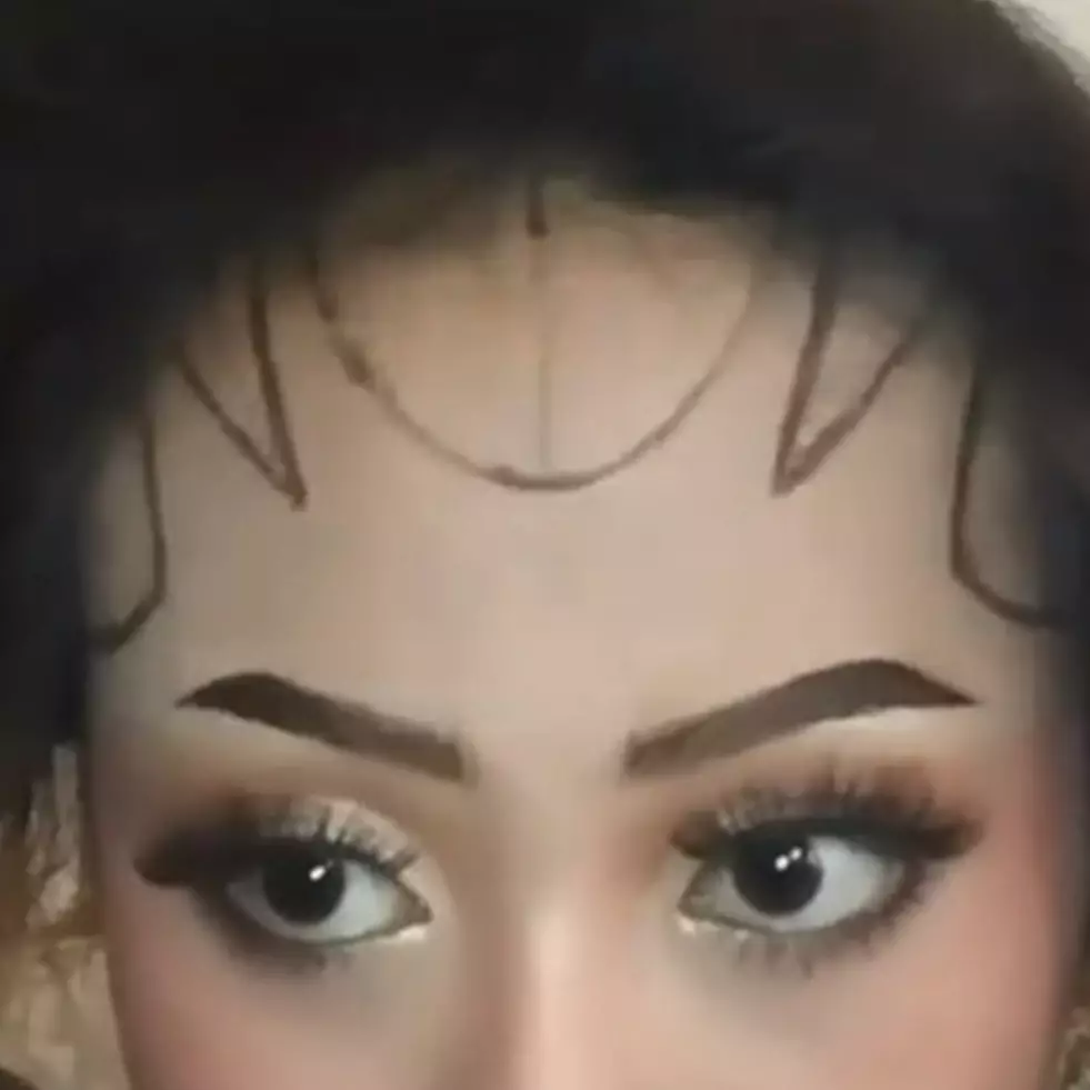 Dandan sunggar dan paes Jawa sendiri tanpa bantuan MUA, skill makeup wanita ini tuai pujian