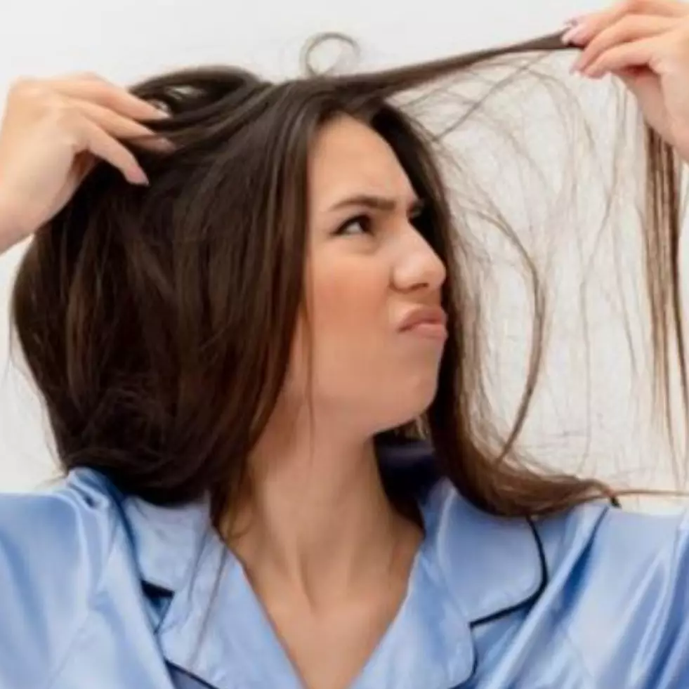 Hanya pakai 2 bahan dapur, begini trik mengurangi rontok secara alami agar rambut lebih kuat