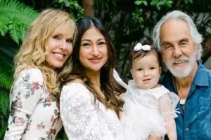 Punya lima cucu, intip 11 potret Shelby Chong mertua Rahma Azhari yang awet muda di usia 75 tahun