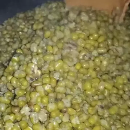 Cara merebus kacang hijau agar cepat empuk pakai rice cooker, praktis tanpa direndam