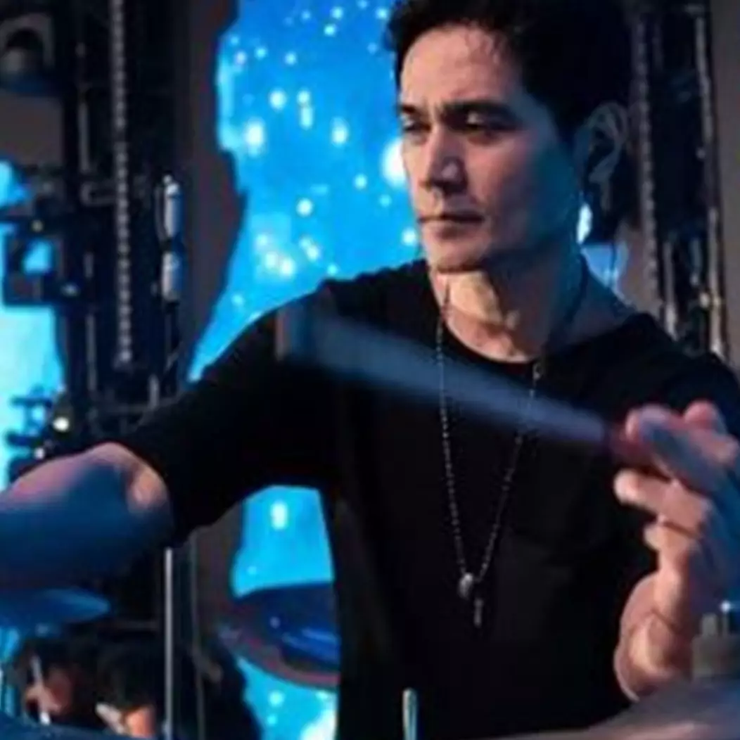 Wajahnya tetap awet muda di usia 52 tahun, intip 5 rahasia Tyo Nugros menjaga kesehatan kulit