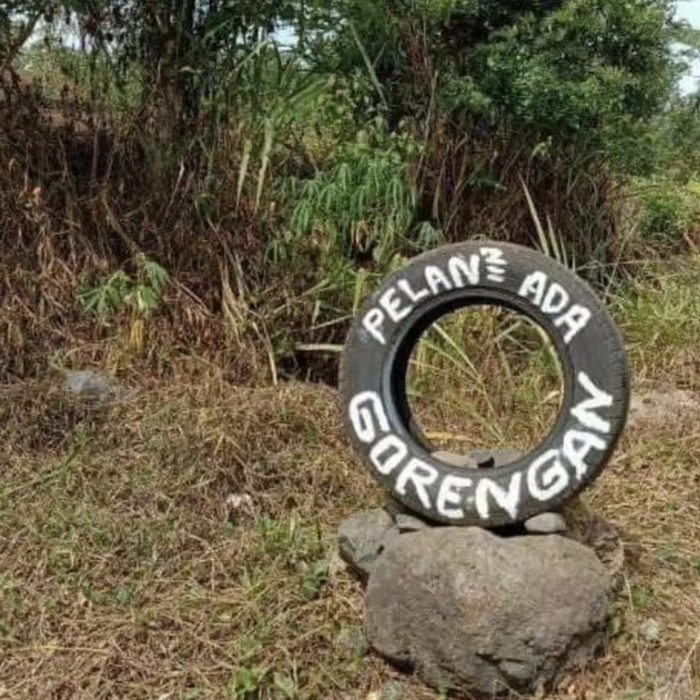 13 Tulisan lucu di spanduk jualan ini bikin terkecoh, akal pedagang ada-ada aja