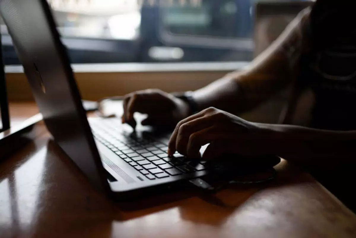 Cara mudah summarize teks menggunakan MacBook, cukup gunakan aplikasi bawaan perangkat