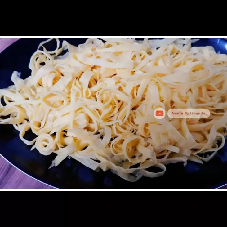 Trik antigagal bikin telur dadar khas lauk nasi kuning agar tipis dan antihambar