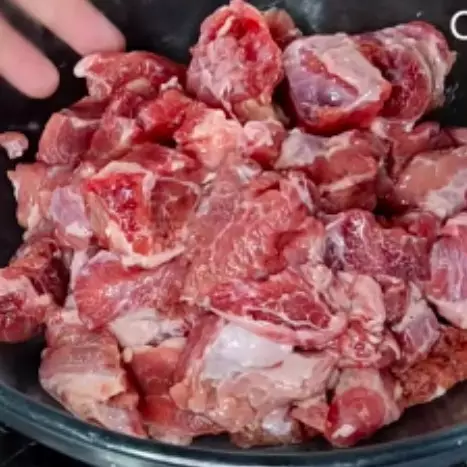 Tanpa baking soda, ini cara jitu mengempukkan daging sapi sebelum diolah