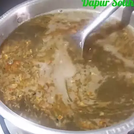 7 Cara simpel membuat kuah kaldu untuk mi ayam, lezat tanpa rebusan tulang