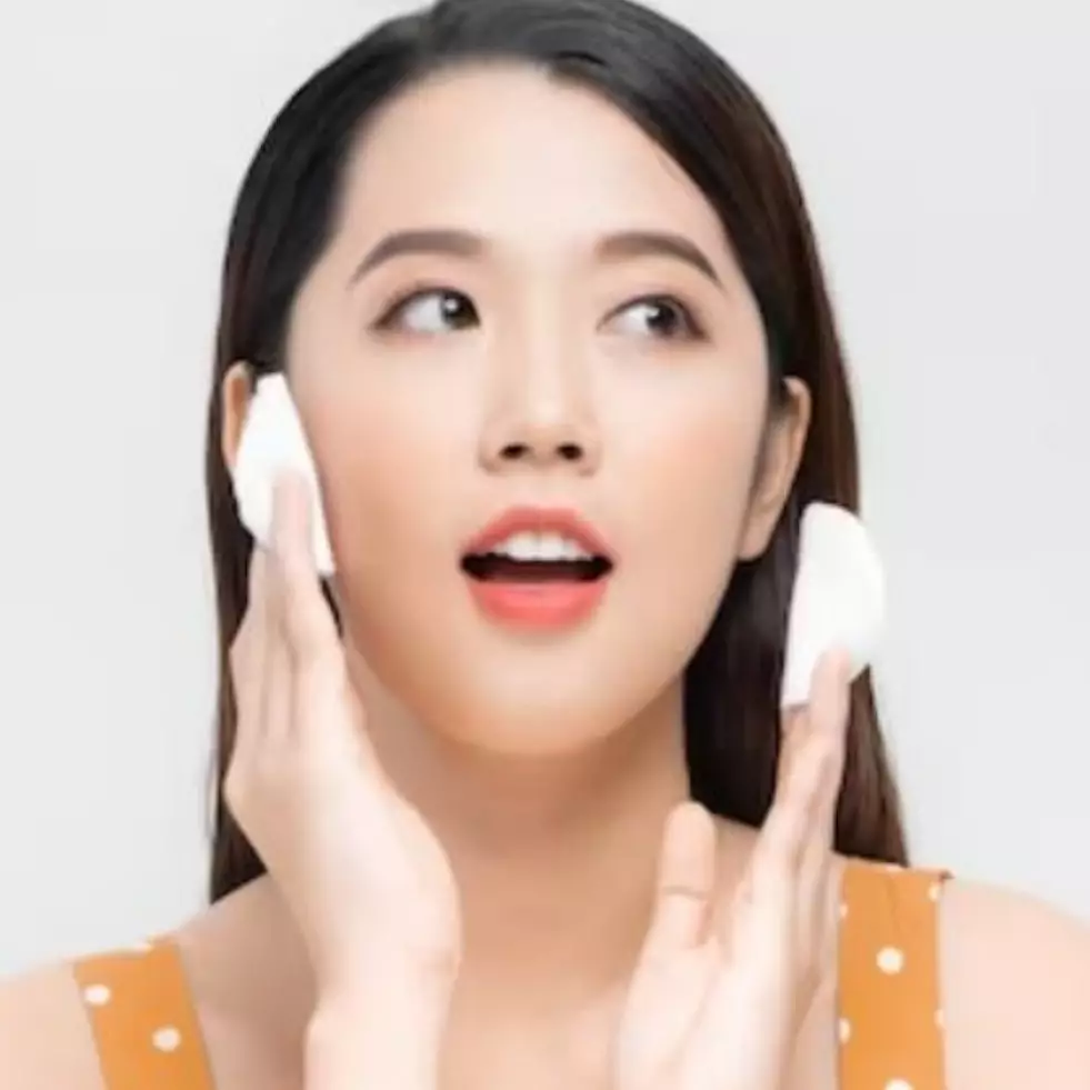 Hanya butuh 2 bahan, ini cara membuat face toner untuk cerahkan dan atasi wajah berminyak