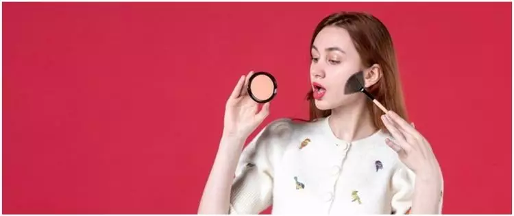 7 Rekomendasi bedak two way cake untuk kulit berminyak harga mulai Rp 50 ribu, samarkan kilap di wajah