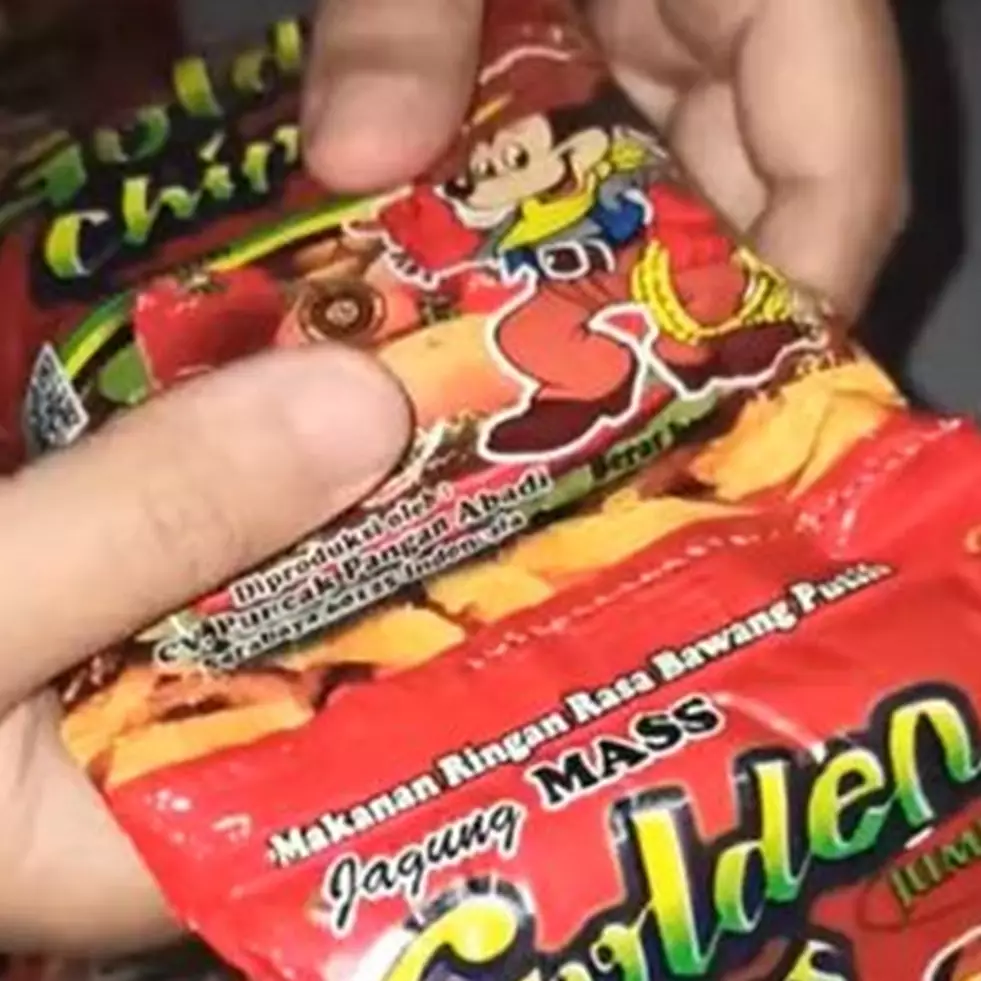 Mujur abis, wanita ini panen hadiah ratusan ribu dari jajanan anak harga Rp 500-an