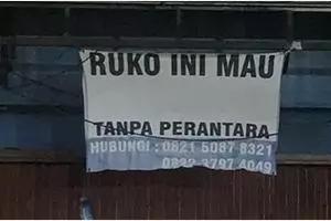 15 Tulisan nyeleneh 'bersambung' di spanduk ini bikin yang lihat penasaran