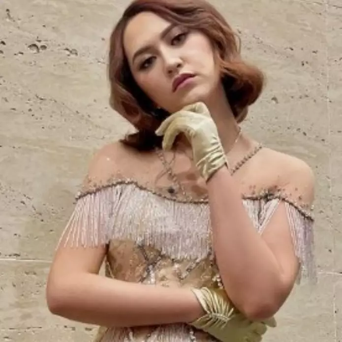 Biasa tampil glamor di atas panggung, begini gaya sederhana 9 biduan koplo di keseharian