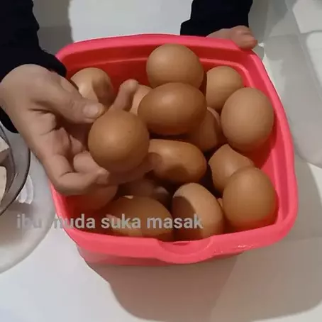 Jangan letakkan di rak pintu kulkas, ini cara aman menyimpan telur agar awet dan kualitasnya terjaga