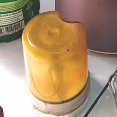 Pakai 2 bahan sederhana, ini cara mudah hilangkan noda kuning kunyit di blender