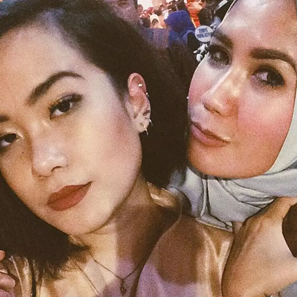 Kompaknya bak kakak-adik, intip 9 momen kebersamaan Nicky Astria dan sang putri Zana Chobhita