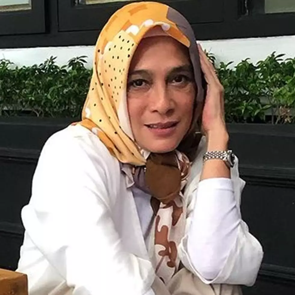 Lekat dengan peran ibu-ibu, intip 11 potret masa muda Nena Rosier yang pernah jadi Gadis Warkop