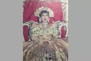 9 Potret makeup pengantin jadul era 90-an, ekspresi senyumnya jadi sorotan