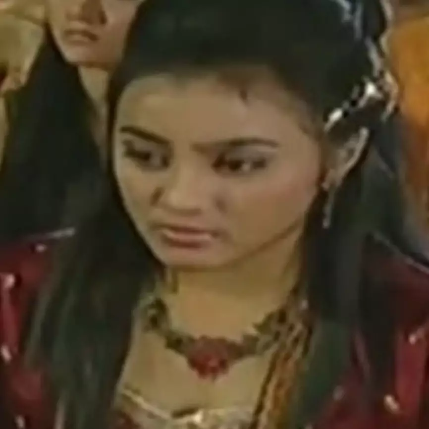 Nyi Wisa Merah di Angling Dharma kini jadi hot mom, intip 11 transformasinya dari dulu hingga kini