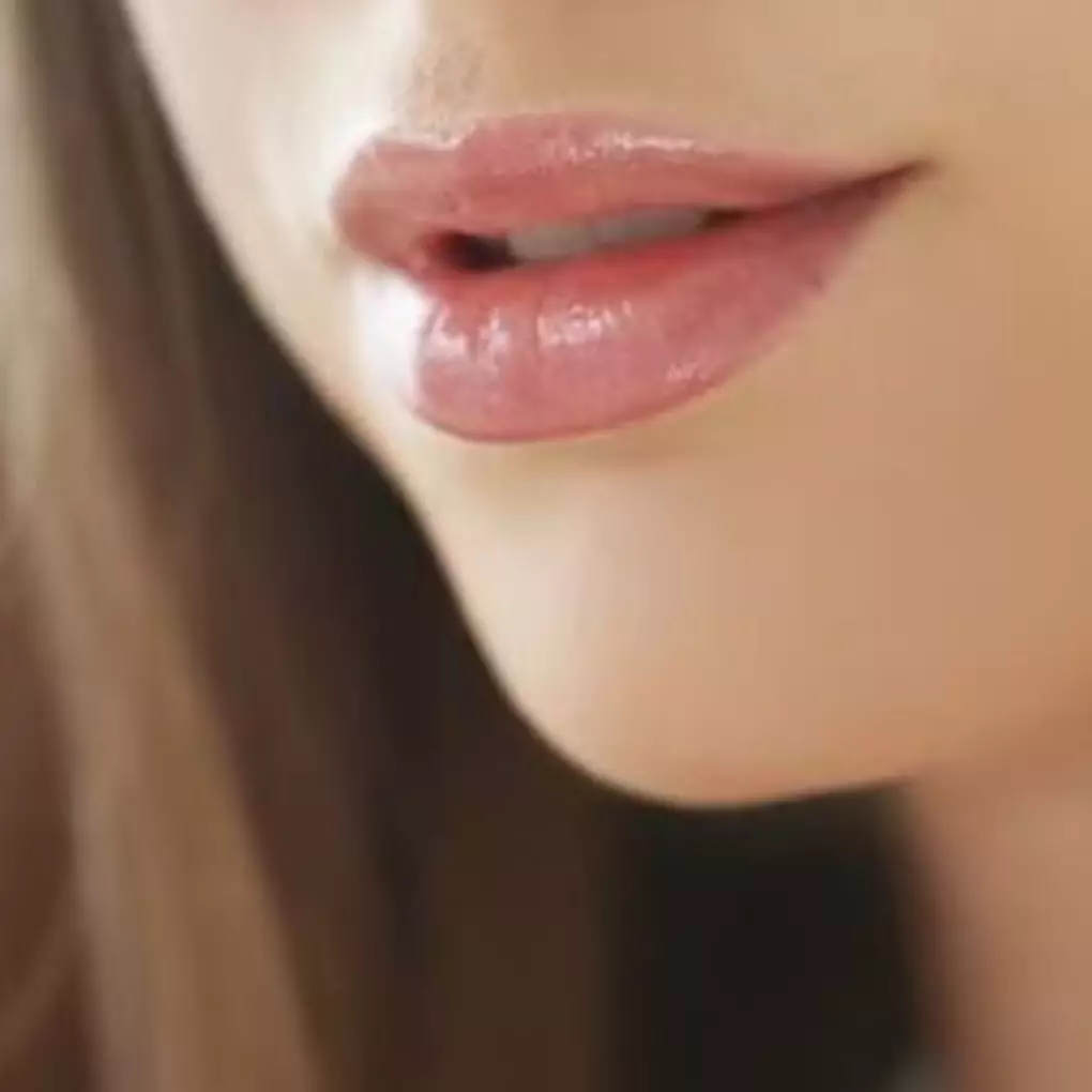 Jangan salah langkah, begini 5 urutan lipcare routine yang benar agar bibir lembap dan antikering