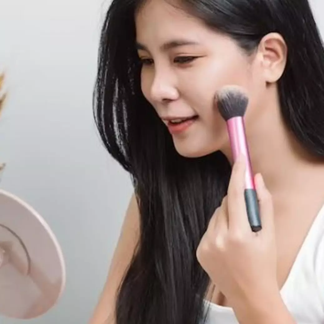 Nggak perlu beli, begini cara membuat brush makeup sendiri di rumah