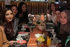 Momen Geng Cendol rayakan ultah Nagita Slavina, penampilan Nia Ramadhani jadi sorotan