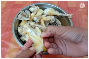 Tak perlu bahan tambahan, cara cepat merebus ayam kampung tua agar empuk tanpa presto dalam 14 menit