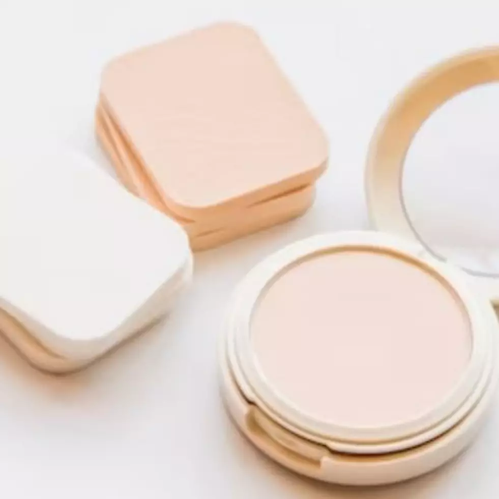 Hanya pakai 3 produk, ini cara membuat BB Cushion yang bikin riasan jadi flawless