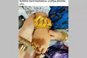 10 Status Facebook lucu ibu-ibu pamer perhiasan ini bikin tetangga auto iri