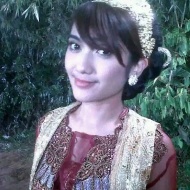 Paras cantiknya dulu hiasi FTV kolosal Genta Buana, intip 11 potret dulu dan kini Revi Mariska