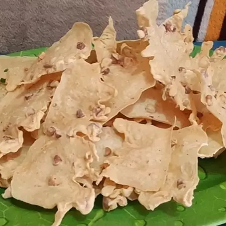 Trik jitu menggoreng peyek supaya hasilnya renyah dan tak banyak menyerap minyak