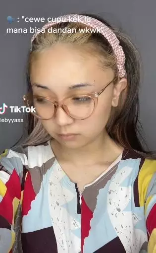 Transisi makeup cewek cupu yang bikin pangling © 2023 brilio.net