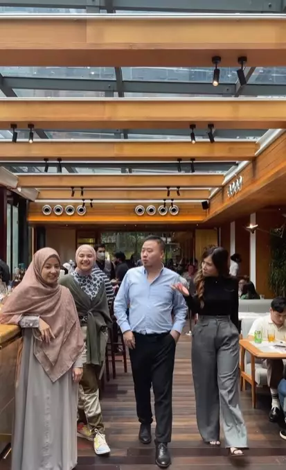 sikap natasha rizky saat diajak joget ini dipuji warganet © berbagai sumber