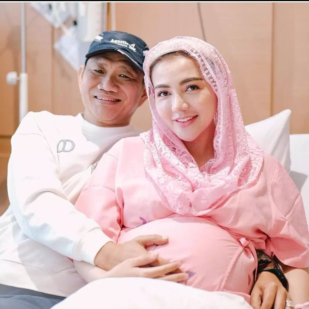 Melalui proses frozen embrio tabung 5 tahun lalu, intip 11 momen Bella Shofie melahirkan anak kedua