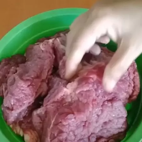 Cara menyimpan daging mentah tanpa kulkas ini bikin awet sampai tiga hari