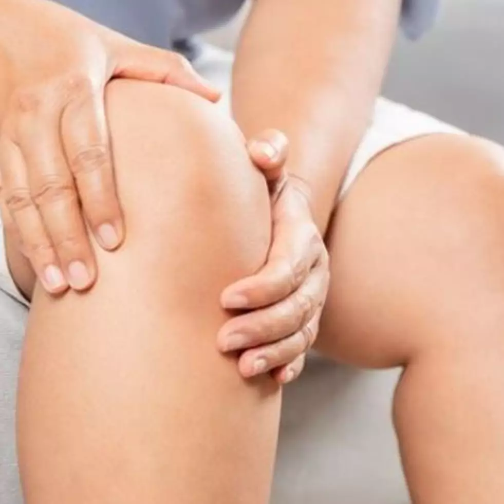 Bikin mulus dan cerah, begini trik memutihkan lutut dan siku hitam pakai 2 bahan dapur