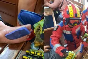 Dikerjai temannya pakai lem korea, kaki bocah ini nempel di sandal dan harus ditangani petugas Damkar