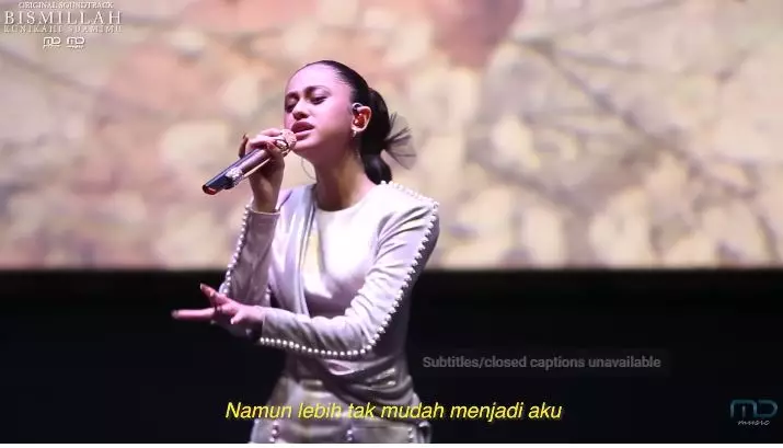 penampilan anak ramzi dikritik © YouTube