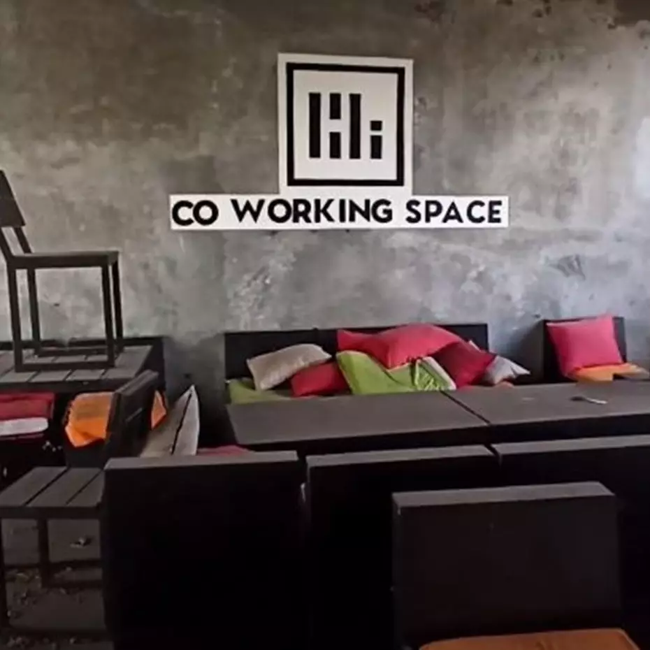 Kafe ini dulu jadi tempat nongkrong Instagramable kini terbengkalai, 11 penampakannya bikin merinding