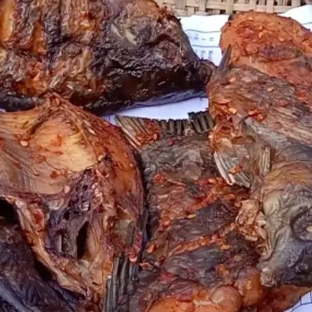 Tanpa bahan tambahan, ini cara menyimpan ikan asap agar tidak busuk hingga berbulan-bulan