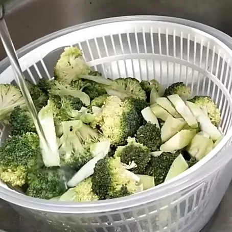 Cara mencuci brokoli agar bebas serangga dan kotoran pakai dua bahan dapur